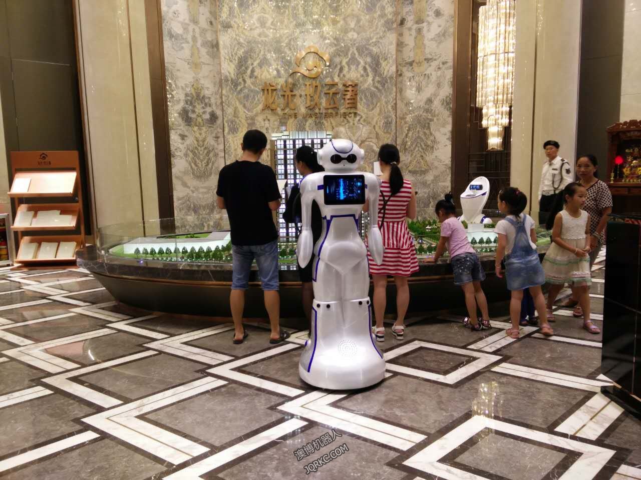 服務(wù)機(jī)器人能夠取代人工客服嗎？