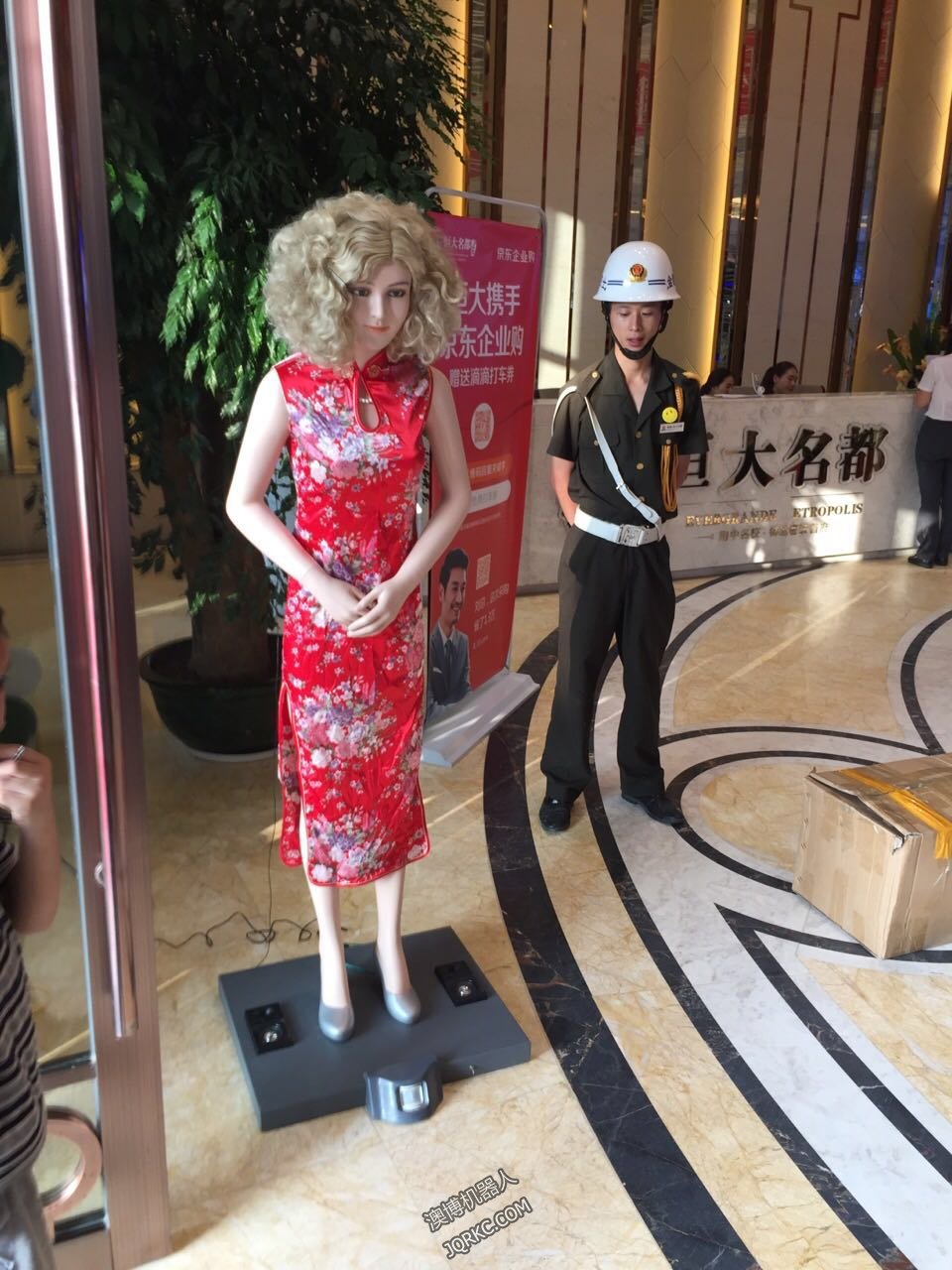 機(jī)器人取代普通工人？全是屁話
